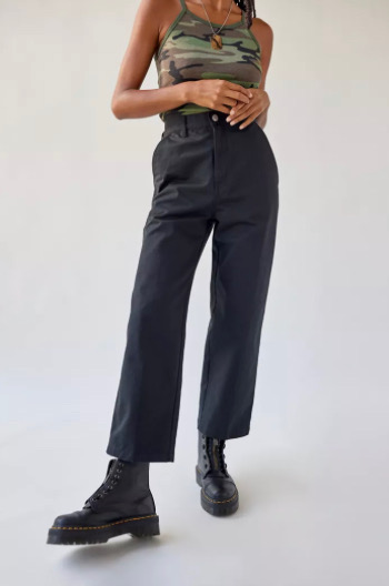 Women's carpenter pants model