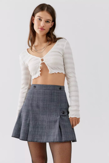 Women's pleated skirt model